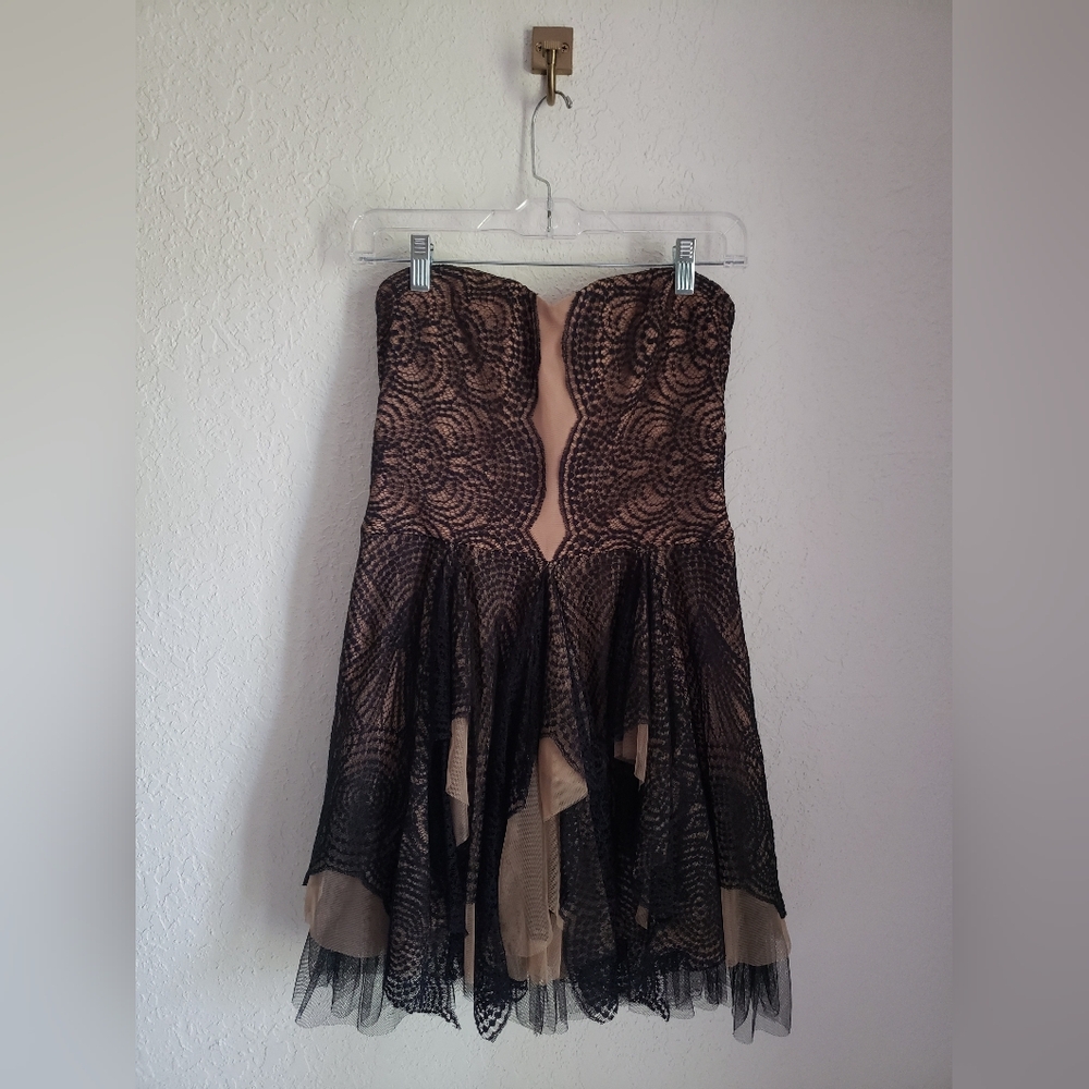 BCBG MaxAzria Norelle Dress Women's Size 6 Strapless Tulle Lace Black Nude